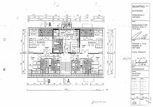 Wohnung links (Loggia wurde nicht errichtet, stattdessen Balkon)