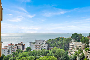 Sea view apartment for sale in Illetas